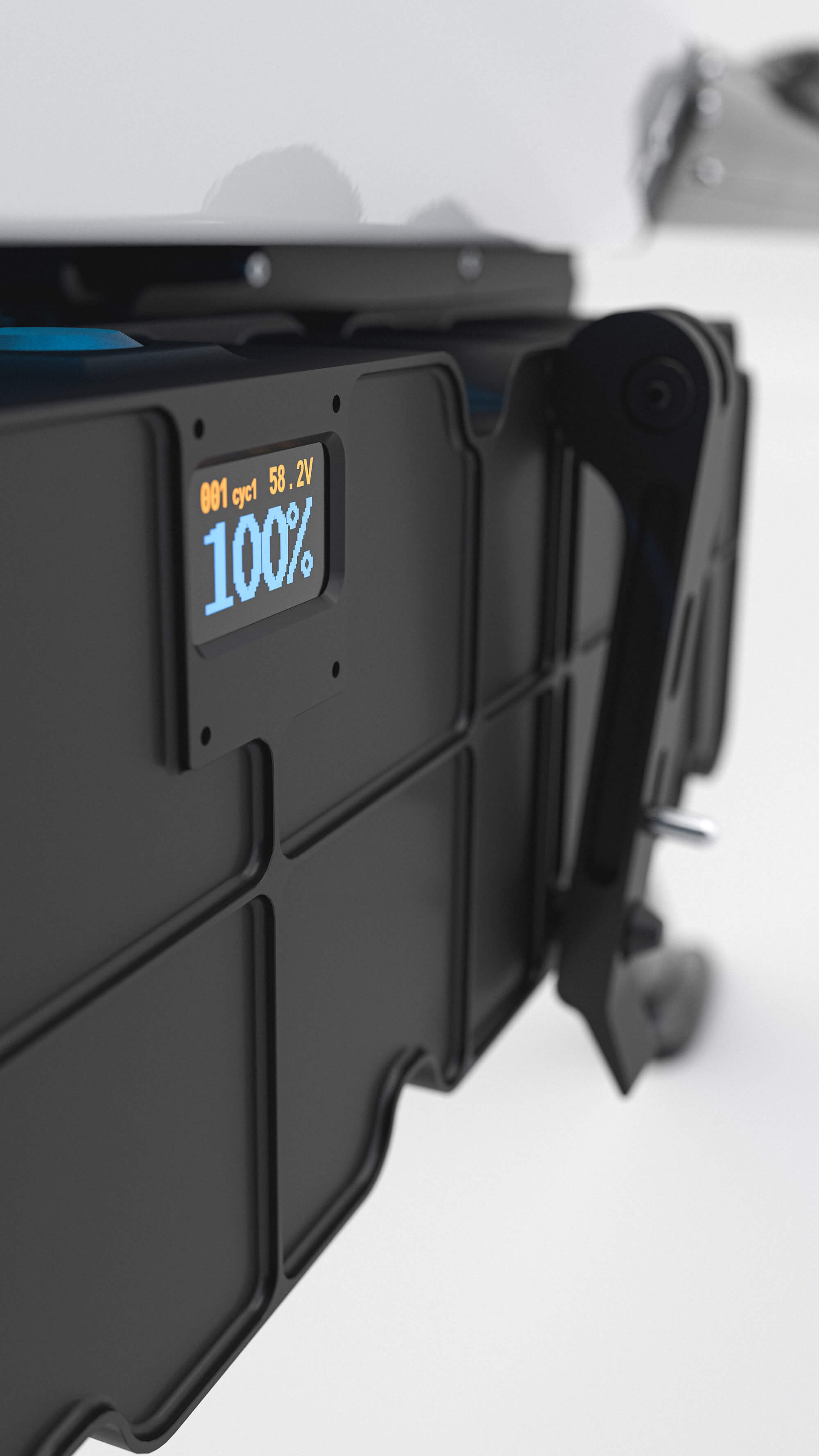 Smart battery pack showing charge level, voltage and cycle count